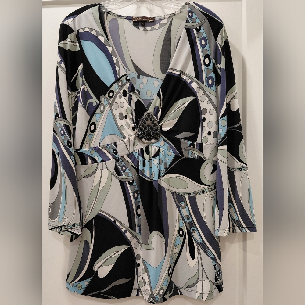 Mezmerize Brand Sz XL Tunic With Pewter Black Jewels. Great For Any Style.